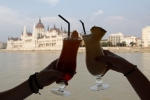 Budapest. Cruise with a cocktail