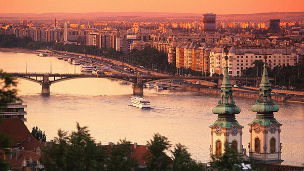 Budapest. Cruise with dinner and live music