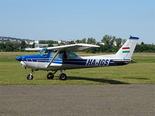 Cessna C-152 Прогулочный полет над Будапештом. Авиакруиз выполняет опытный профессиональный пилот.  Программа включает : встречу в отеле, доставку на аэроподром, прогулочный полет над Будапештом, доставка обратно в отель.